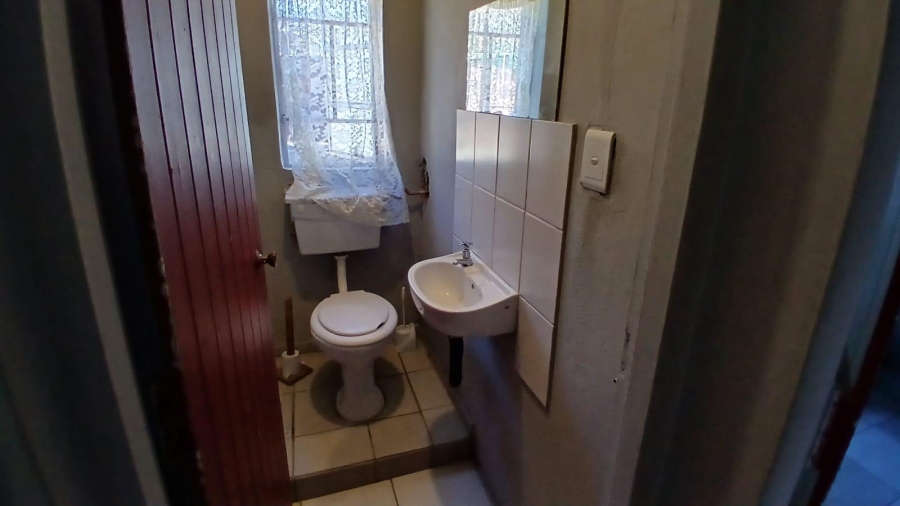 5 Bedroom Property for Sale in Park West Free State
